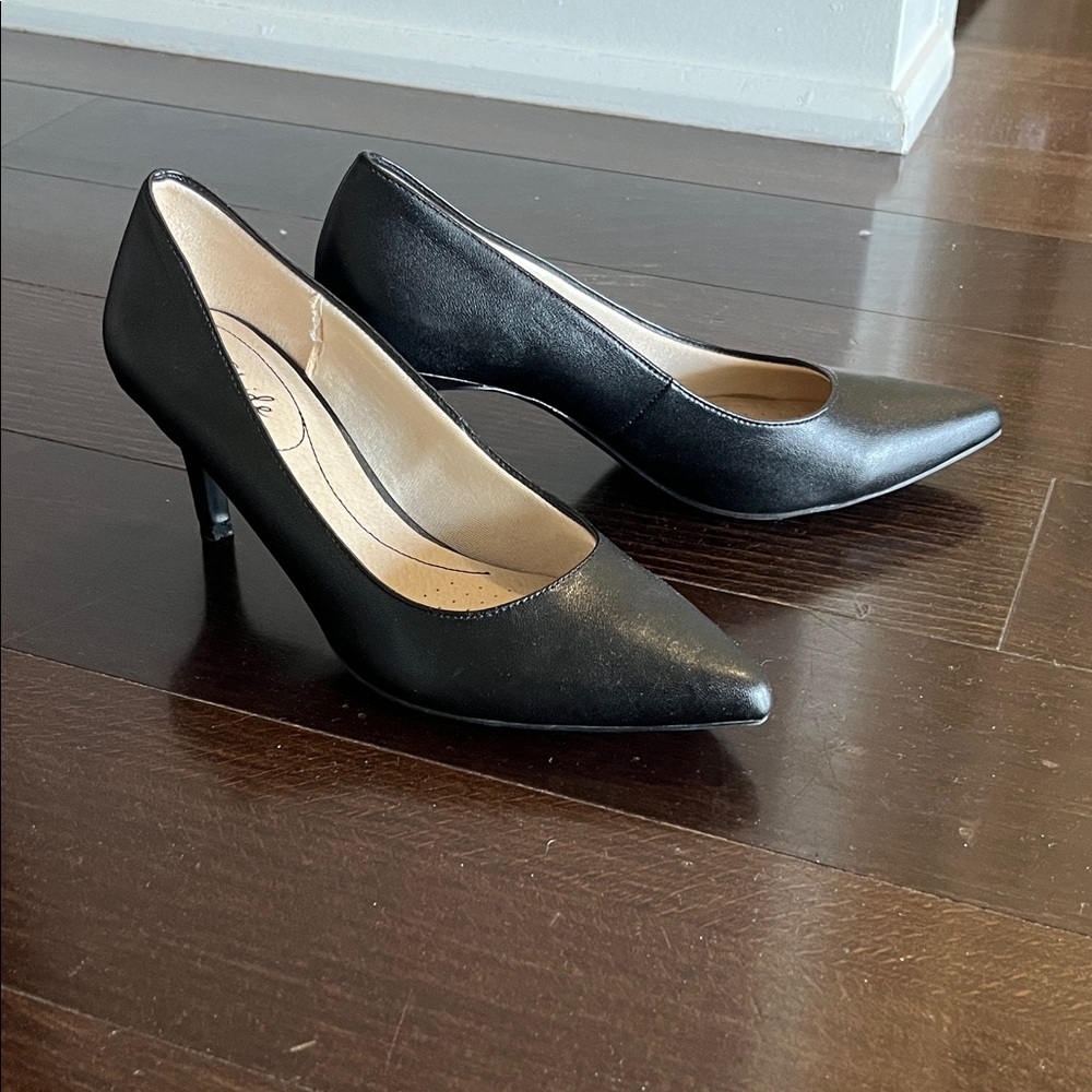 Life Stride soft system Women's Classic Black Heels Closed Toe